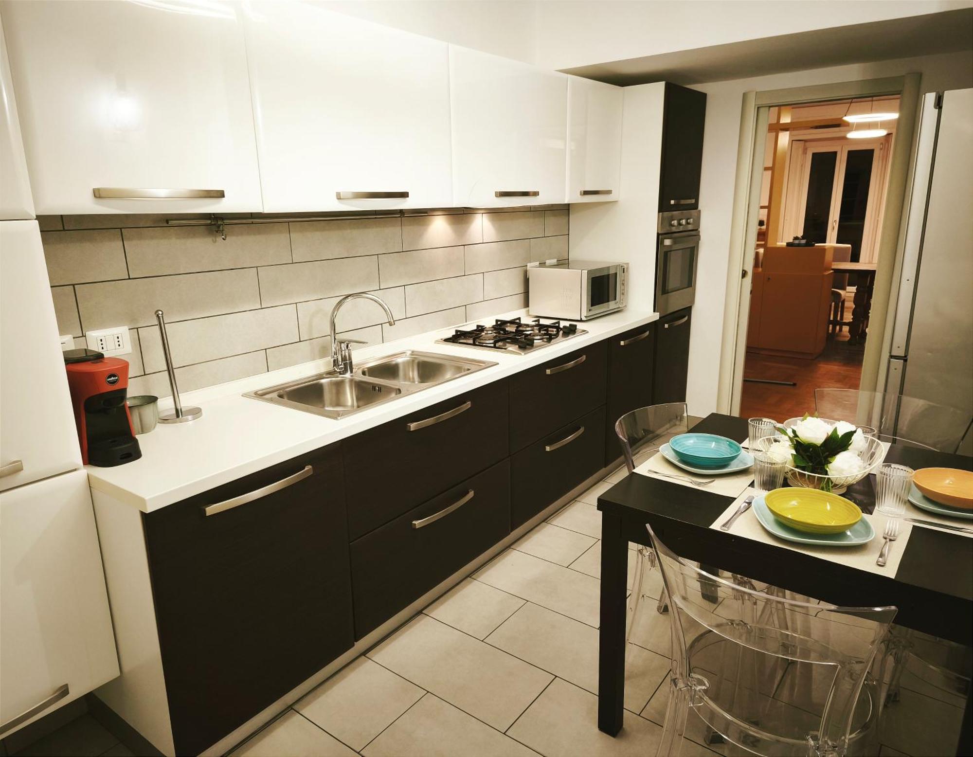 Elegant View Flat Adjacent Metro Appartamento Milano